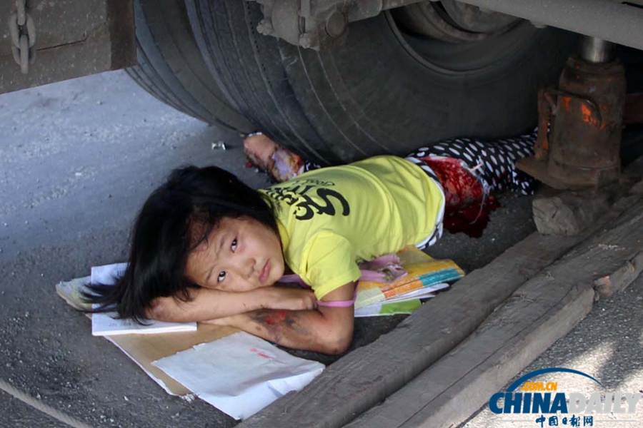 河南安陽：堅強(qiáng)女孩遭車碾高位截癱 手術(shù)后第一句話稱謝謝
