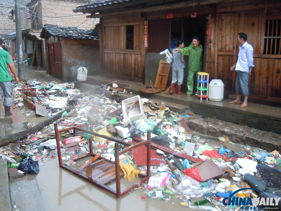 福建寧德：臺風“潭美”過后忙自救