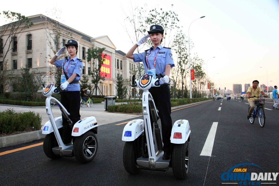 沈陽：新型警用電動巡邏車在全運(yùn)村上崗