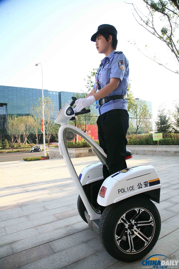 沈陽：新型警用電動(dòng)巡邏車在全運(yùn)村上崗