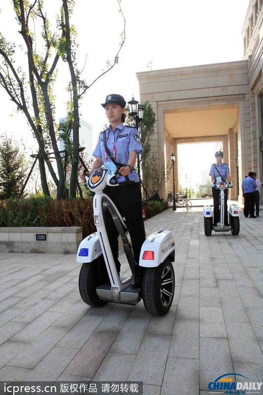 沈陽：新型警用電動巡邏車在全運(yùn)村上崗