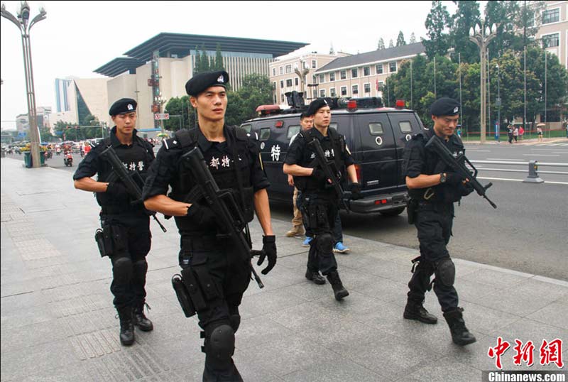 沈陽(yáng)：新型警用電動(dòng)巡邏車(chē)在全運(yùn)村上崗