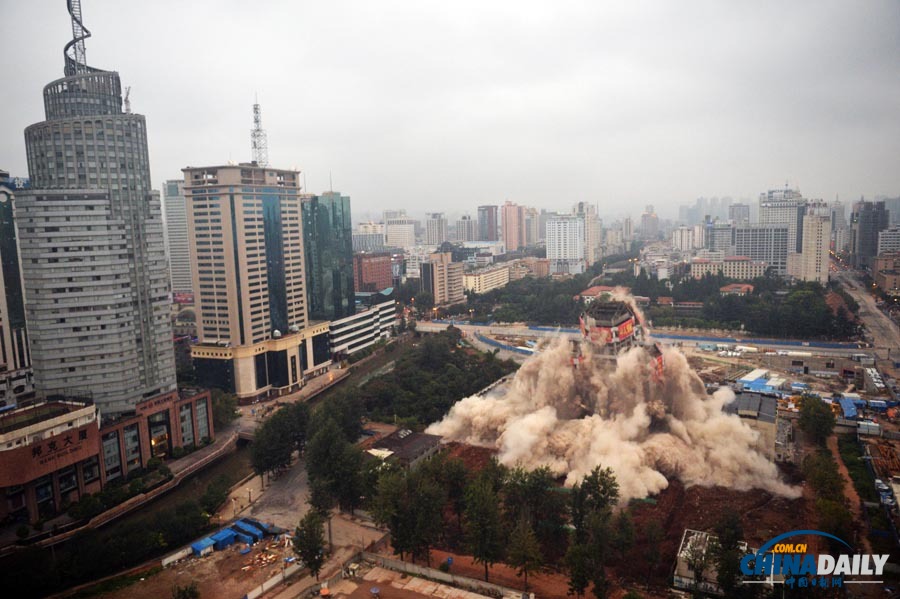 八十年代“昆明第一高樓”——昆明工人文化宮成功實(shí)施爆破拆除