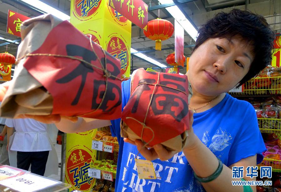 京城傳統(tǒng)紙質(zhì)包裝月餅受青睞