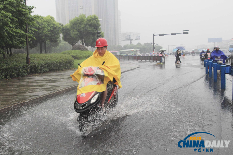 超強(qiáng)臺(tái)風(fēng)“天兔”來(lái)襲 浙江紹興現(xiàn)海市蜃樓