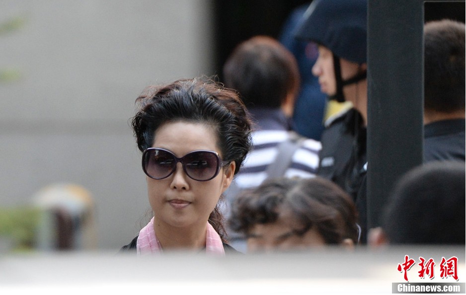 李某某等五人強(qiáng)奸案一審宣判 李某某獲刑10年