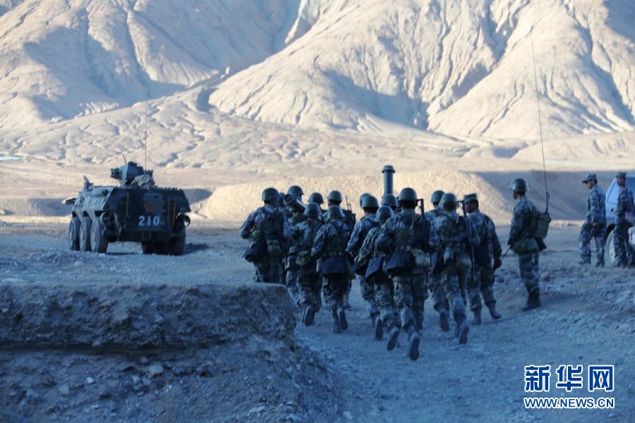 直擊解放軍萬人千車陸空協(xié)同高原大對抗
