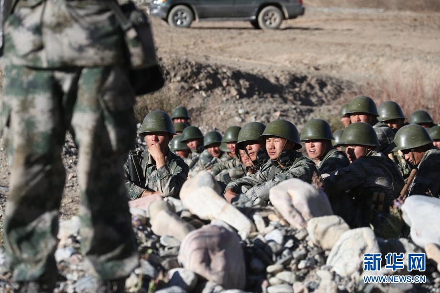 直擊解放軍萬(wàn)人千車陸空協(xié)同高原大對(duì)抗