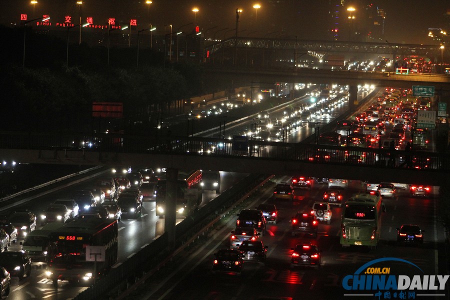 北京：重陽節(jié)前夜全路網(wǎng)遭遇“意外暴堵”