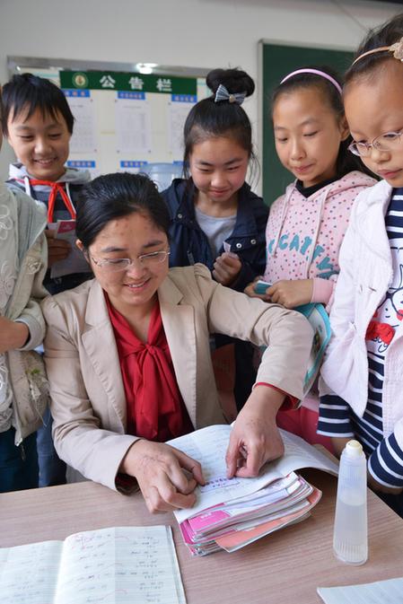 江蘇鎮(zhèn)江小學生好成績換取“作業(yè)免做券”