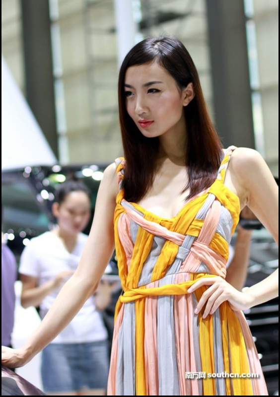2013年深港澳國(guó)際車展美女車模