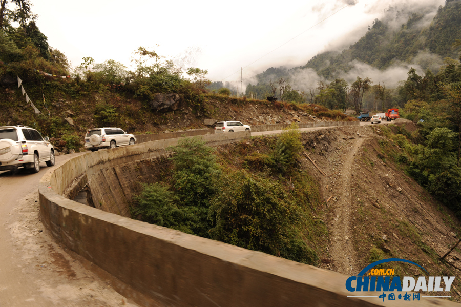 西藏：墨脫公路正式建成通車(chē)