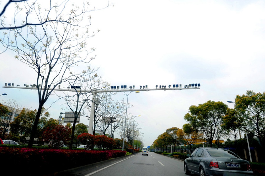 北京上海兩市路段現(xiàn)密集探頭遭調(diào)侃