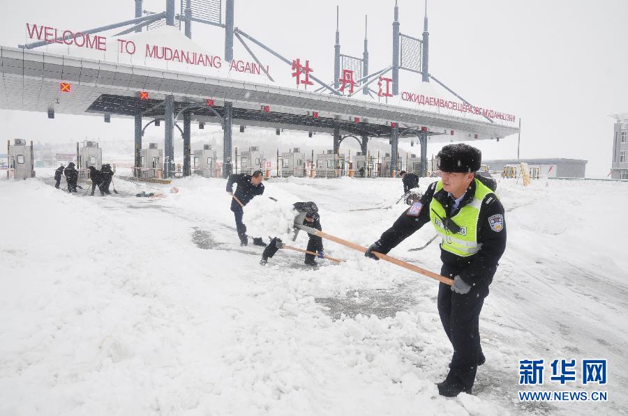 吉林黑龍江“暴雪圍城” 多地中小學19日繼續(xù)停課