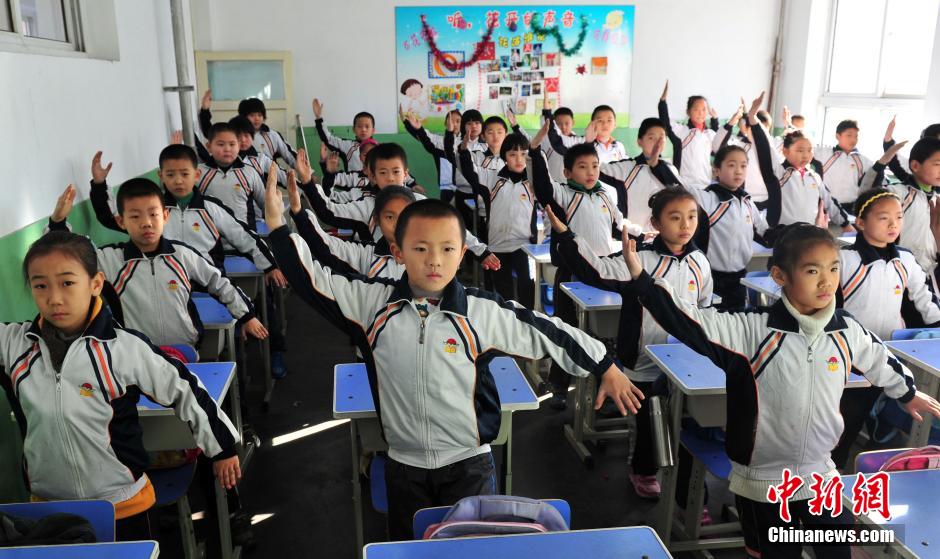 霧霾頻頻來襲 河北一小學(xué)獨(dú)創(chuàng)“防霾”武術(shù)健身操