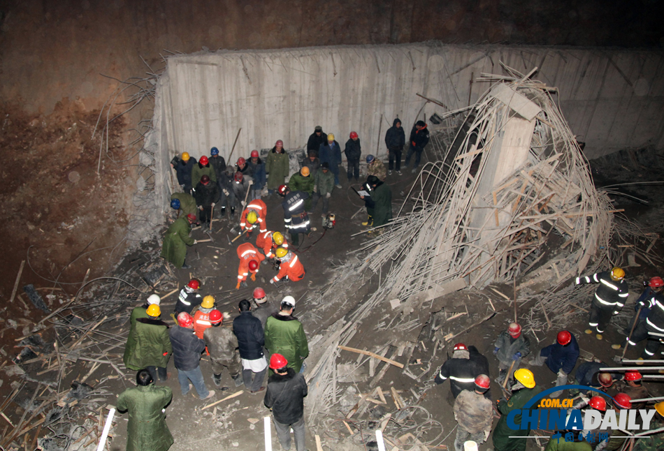 河北遵化一在建庫房坍塌事故現(xiàn)場曝光 已致8人死亡