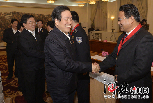 河北省領(lǐng)導(dǎo)會(huì)見第八屆全國(guó)公務(wù)員雙先代表 周本順作講話