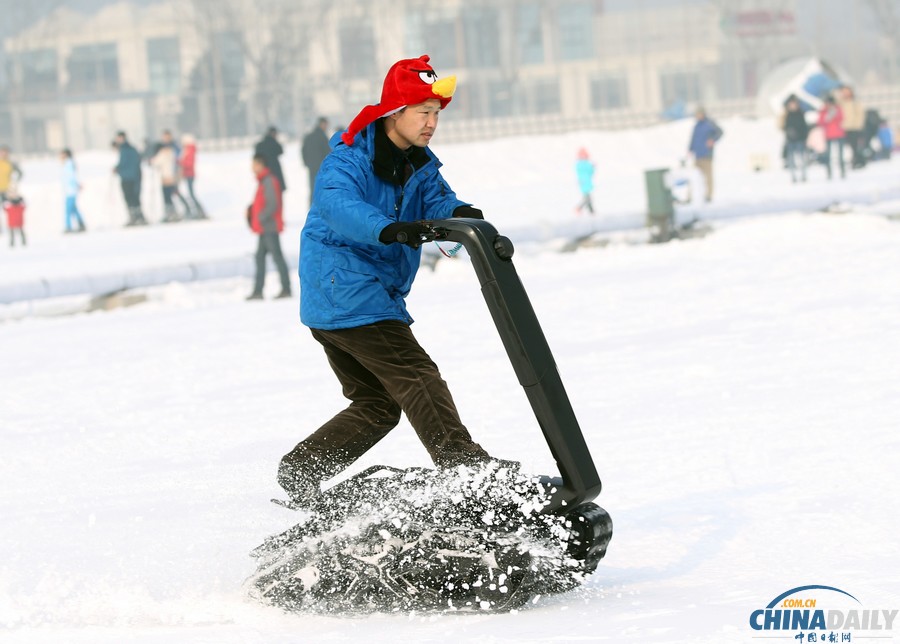 北京：“鳥巢”歡樂(lè)冰雪季外場(chǎng)開放