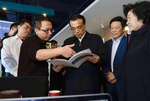 李克強(qiáng)鼓勵(lì)創(chuàng)業(yè)者：政府會(huì)為你們?cè)黾訝I養(yǎng)