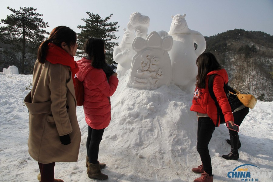 浙江臨安滑雪場(chǎng)用泡沫塑料做雪人