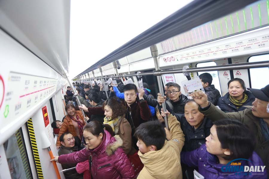 河南首條地鐵正式運(yùn)營 古都鄭州邁入“地鐵時(shí)代”