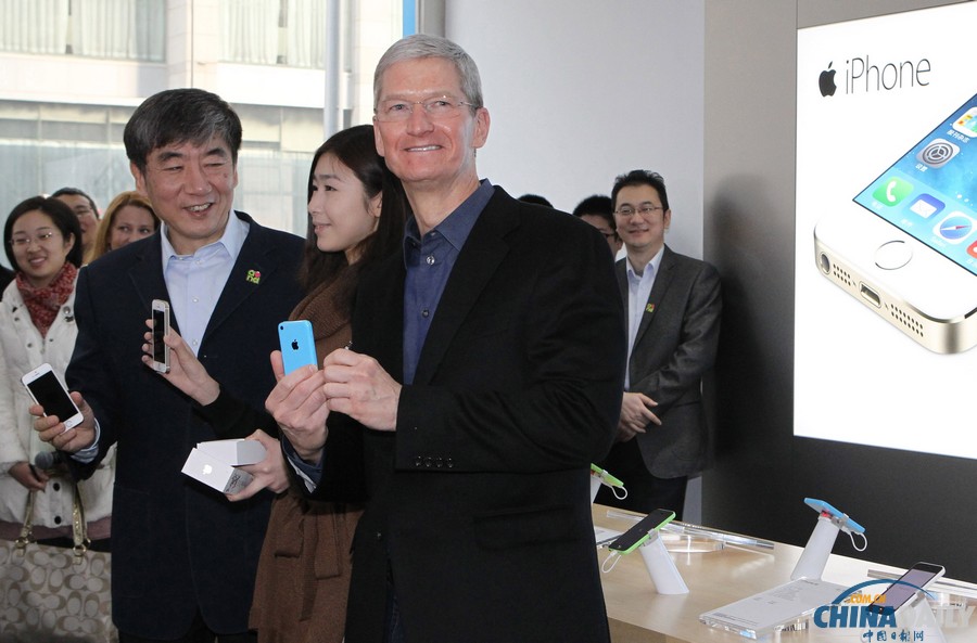 移動(dòng)4G版iPhone開賣 “果粉”獲贈(zèng)庫(kù)克簽名