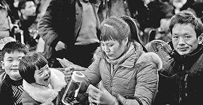 千辛萬苦也要向著家的方向進(jìn)發(fā) 城鄉(xiāng)間遷徙的年輕人