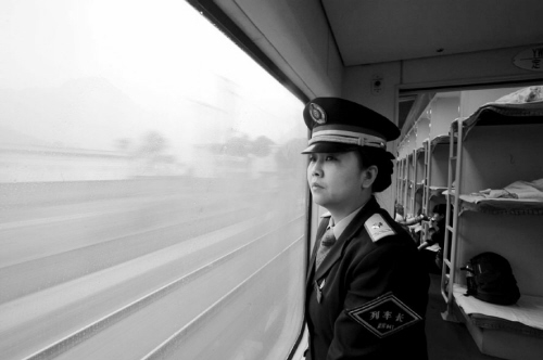 列車長(zhǎng)14年春節(jié)無(wú)法回家 家,是那站臺(tái)上的6分39秒