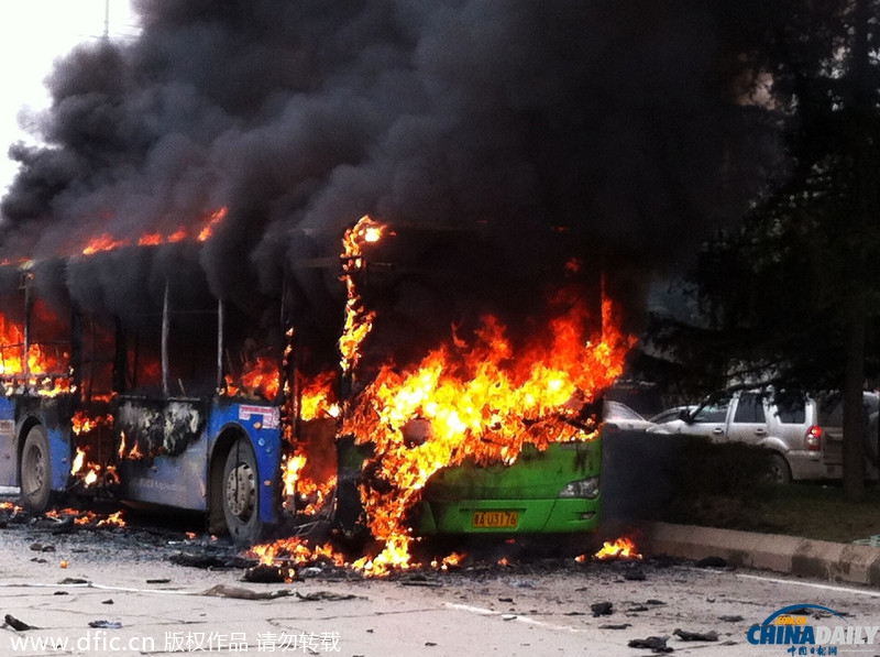 貴陽一輛公交車起火 已致五人喪生
