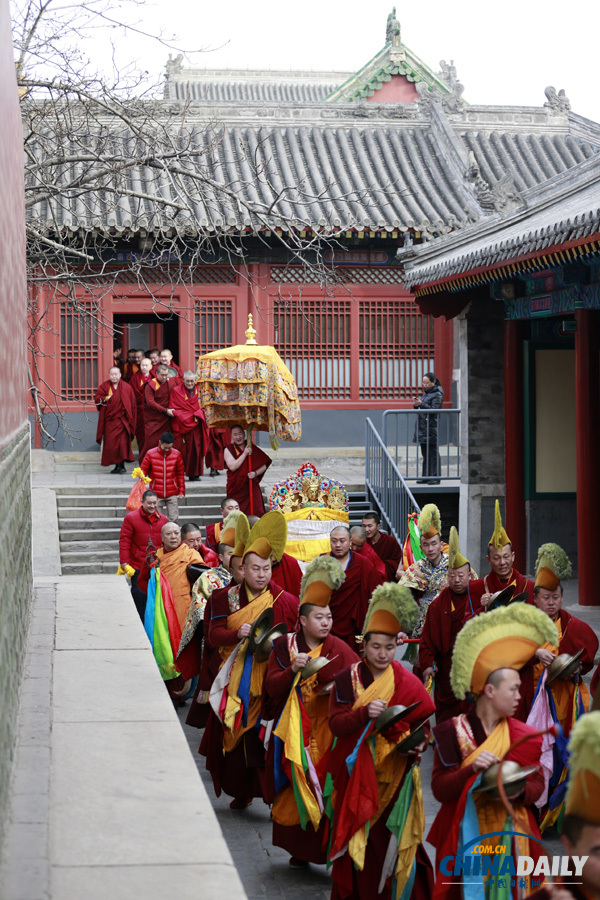 北京雍和宮祈愿大法會(huì)舉行繞寺儀式