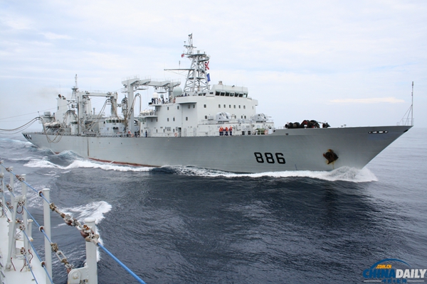 中國(guó)海軍千島湖艦開(kāi)赴泰國(guó)灣 為執(zhí)行搜救馬航失聯(lián)飛機(jī)任務(wù)艦船補(bǔ)給