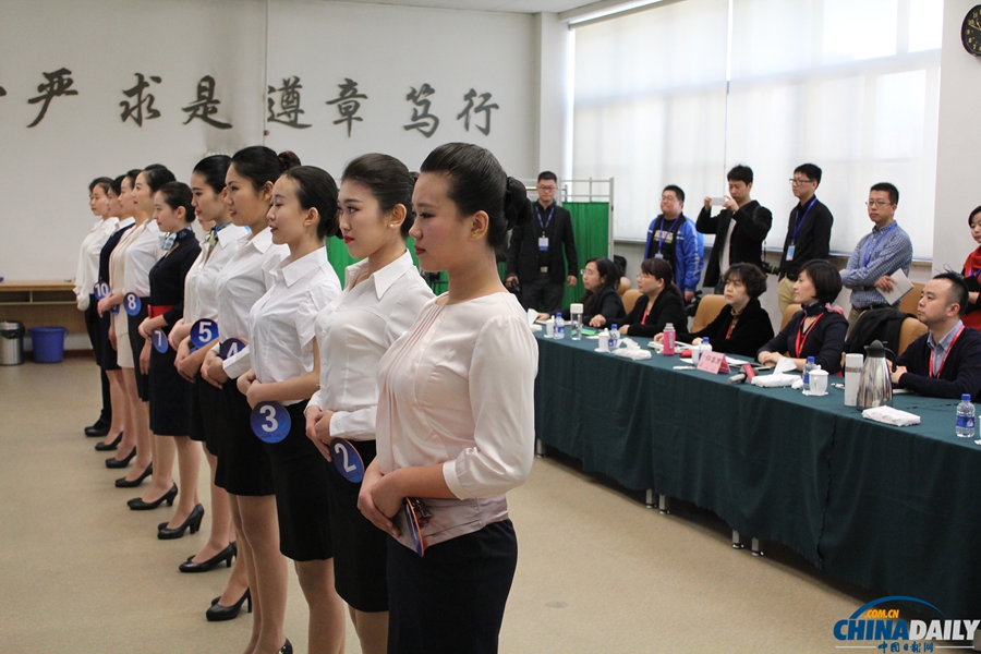 中聯(lián)航空乘招聘3千余人爭奪65個名額 現(xiàn)場氣氛火熱