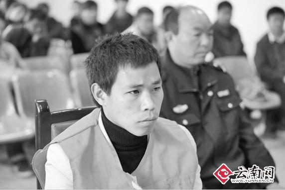 云南公務(wù)員筆試女狀元遇害案開審 被告痛哭求原諒