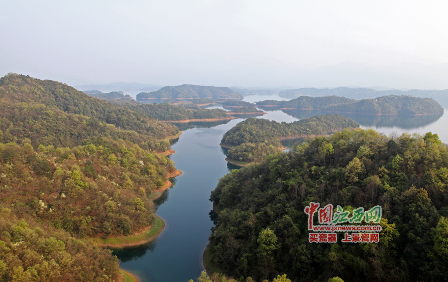 “第六屆全國(guó)網(wǎng)絡(luò)媒體江西游”采訪團(tuán)暢游桃花島