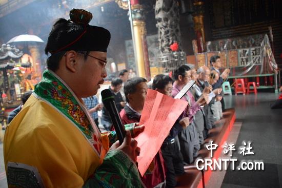 臺南進(jìn)入枯水期 水利官員三跪九叩祈雨