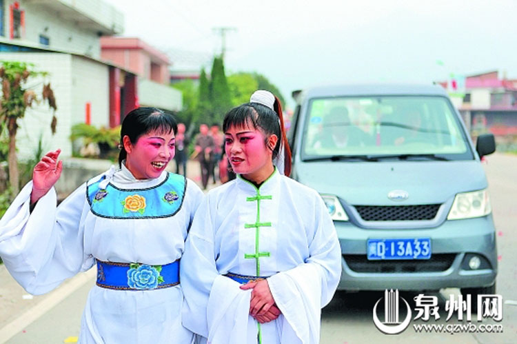 福建職業(yè)哭靈女 每月“哭”二十余場收入賽白領(lǐng)