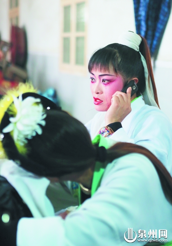 福建職業(yè)哭靈女 每月“哭”二十余場(chǎng)收入賽白領(lǐng)