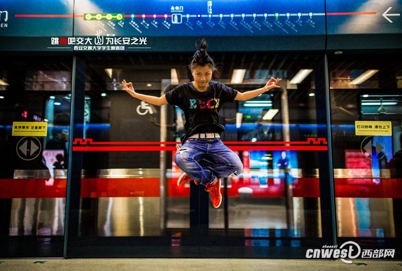 “跳舞吧，交大！”走紅網(wǎng)絡(luò) 高難度動(dòng)作獲網(wǎng)友點(diǎn)贊