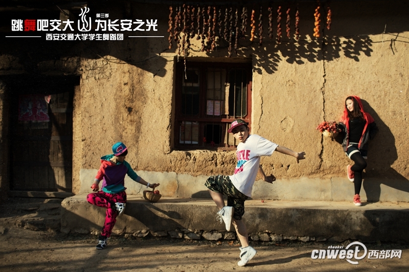 “跳舞吧，交大！”走紅網(wǎng)絡(luò) 高難度動作獲網(wǎng)友點贊
