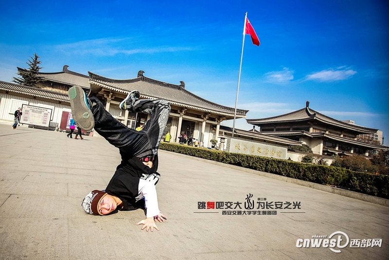 “跳舞吧，交大！”走紅網(wǎng)絡(luò) 高難度動(dòng)作獲網(wǎng)友點(diǎn)贊