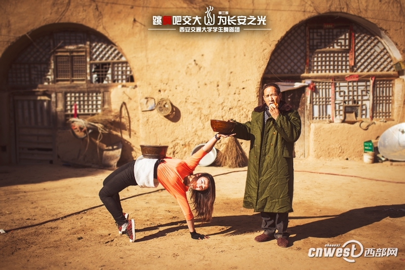 “跳舞吧，交大！”走紅網(wǎng)絡(luò) 高難度動(dòng)作獲網(wǎng)友點(diǎn)贊