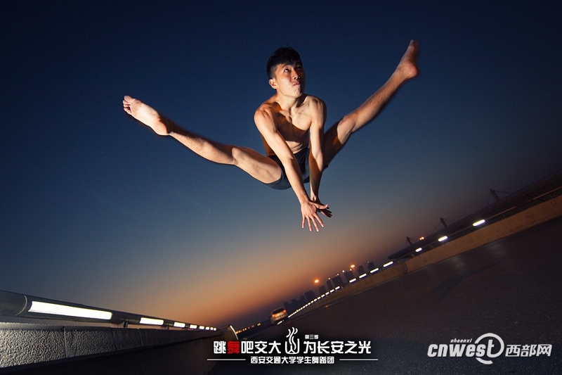 “跳舞吧，交大！”走紅網(wǎng)絡(luò) 高難度動(dòng)作獲網(wǎng)友點(diǎn)贊