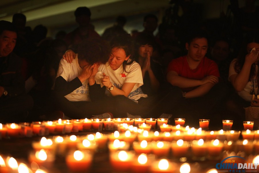 馬航MH370失聯(lián)客機(jī)整月 家屬為親人祈福守望