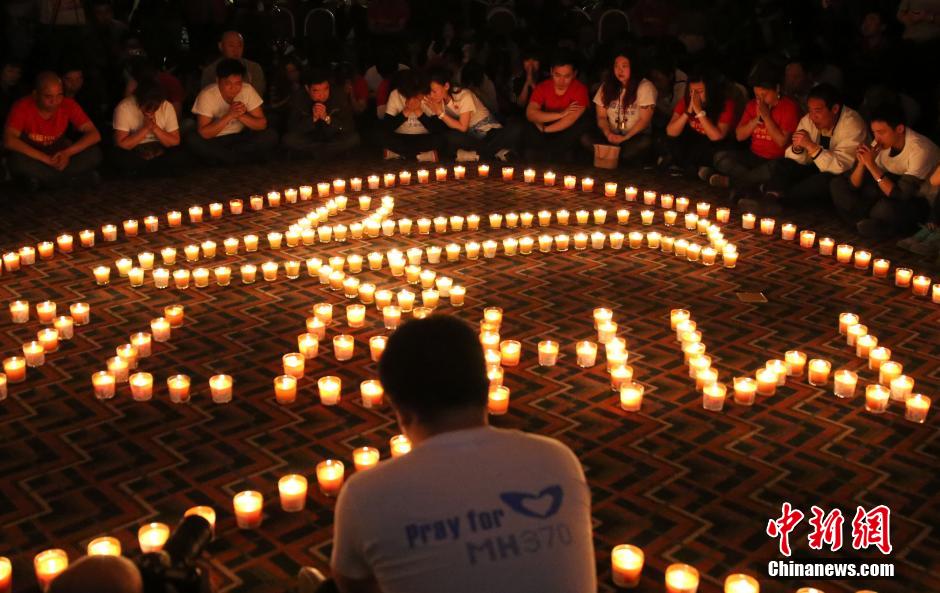 MH370航班失聯(lián)滿(mǎn)月 在京乘客家屬舉行祈?；顒?dòng)