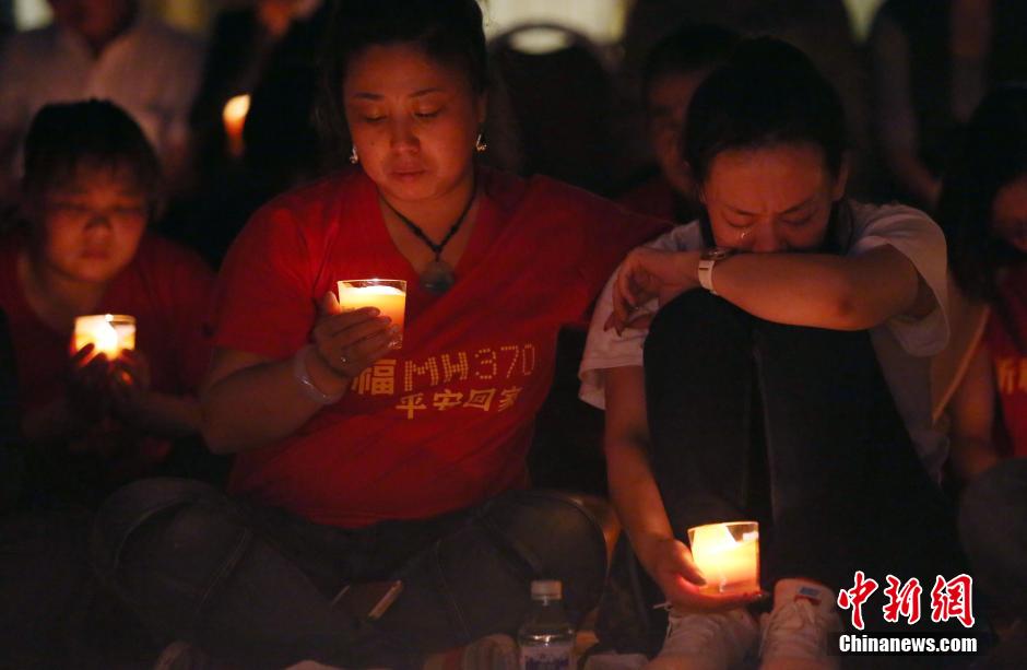 MH370航班失聯(lián)滿月 在京乘客家屬舉行祈?；顒?dòng)