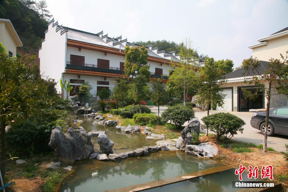 浙江村支書違建豪華別墅 退地交罰款4萬(wàn)余元