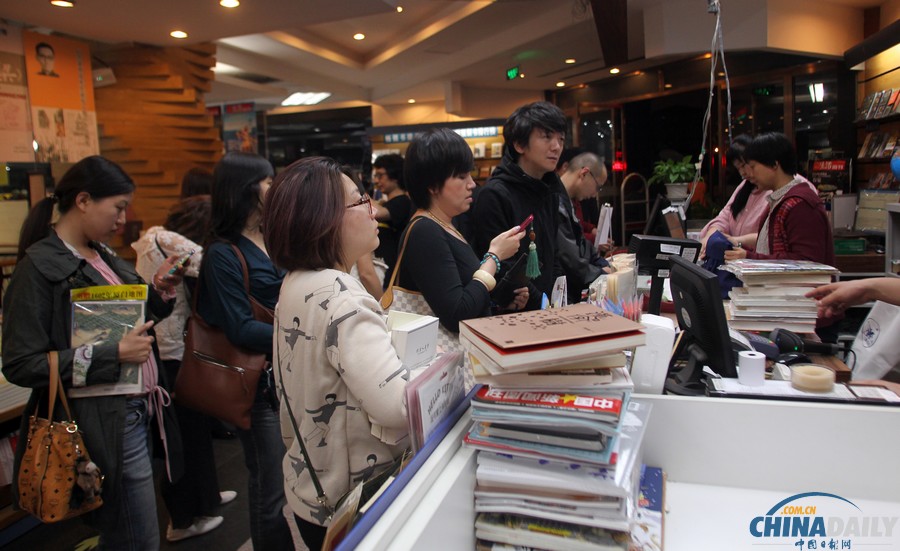 北京三聯(lián)韜奮書店24小時不打烊 愛書人有了深夜書房