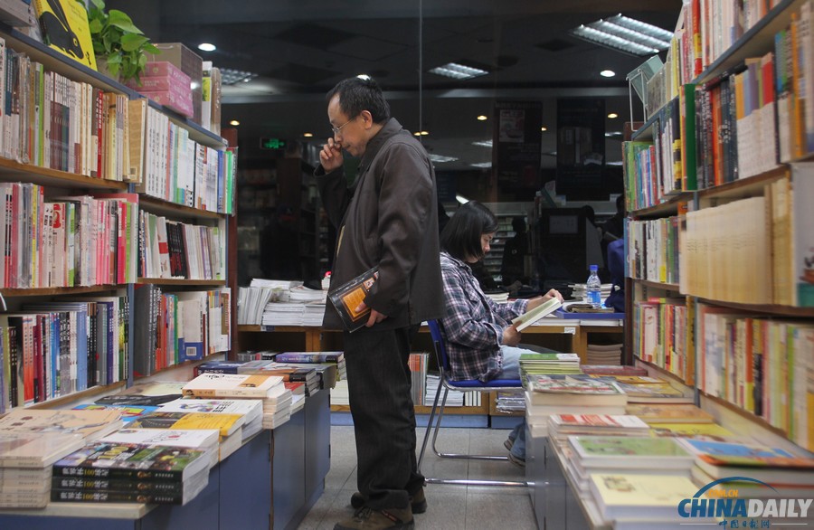 北京三聯(lián)韜奮書(shū)店24小時(shí)不打烊 愛(ài)書(shū)人有了深夜書(shū)房