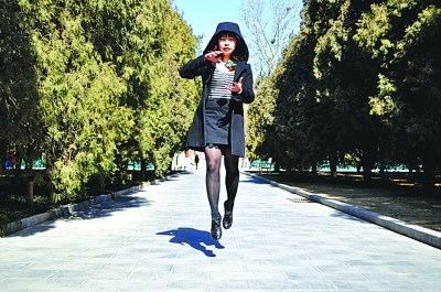 北京黑絲“浮游”女