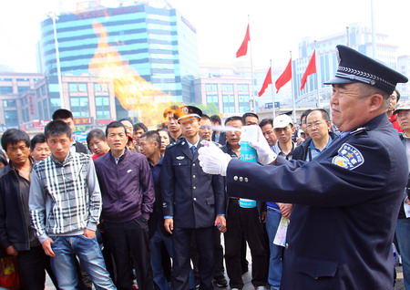 警營開放日 提醒“五一”安全出行